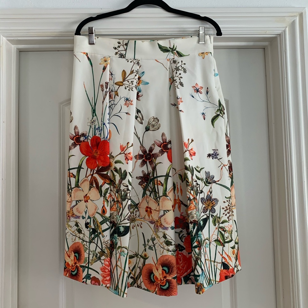 Zara Midi Skirt Sz. L